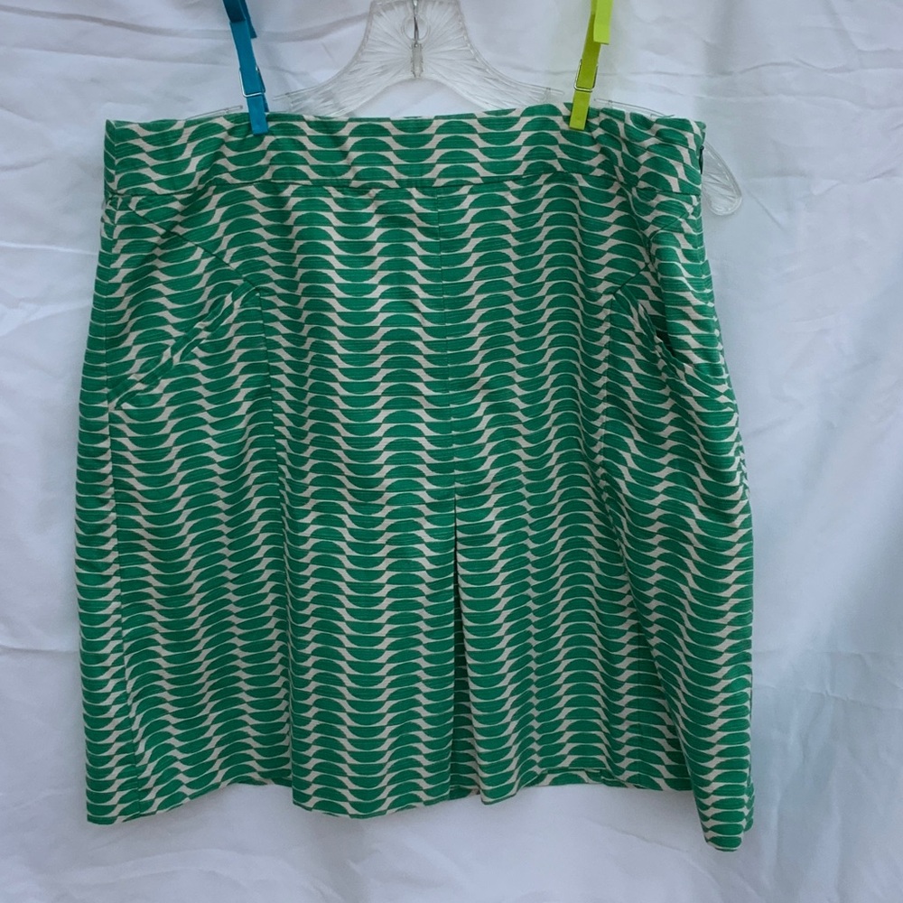 Boden Green and Cream Patterned Mini Skirt w/front pleat